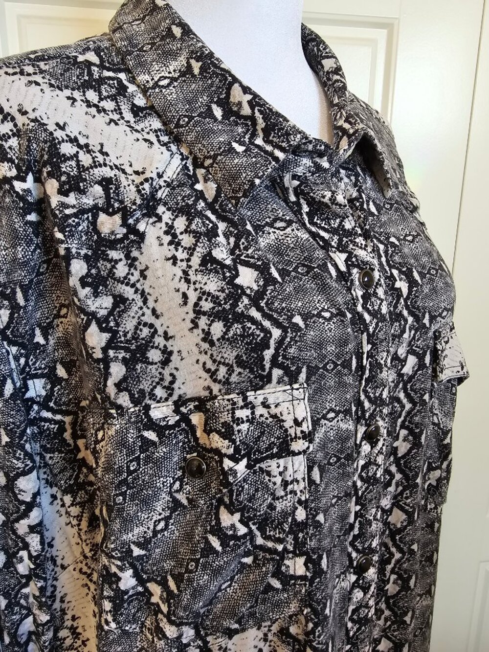 Wrangler Pearl Snap 3XL Snake Print Western Retro Cowgirl Shirt Black White - Picture 3 of 12